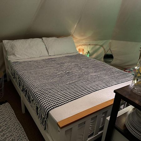 Spacious Bell Tent At Herigerbi Park Lincolnshire Villa แกรนแธม ภายนอก รูปภาพ