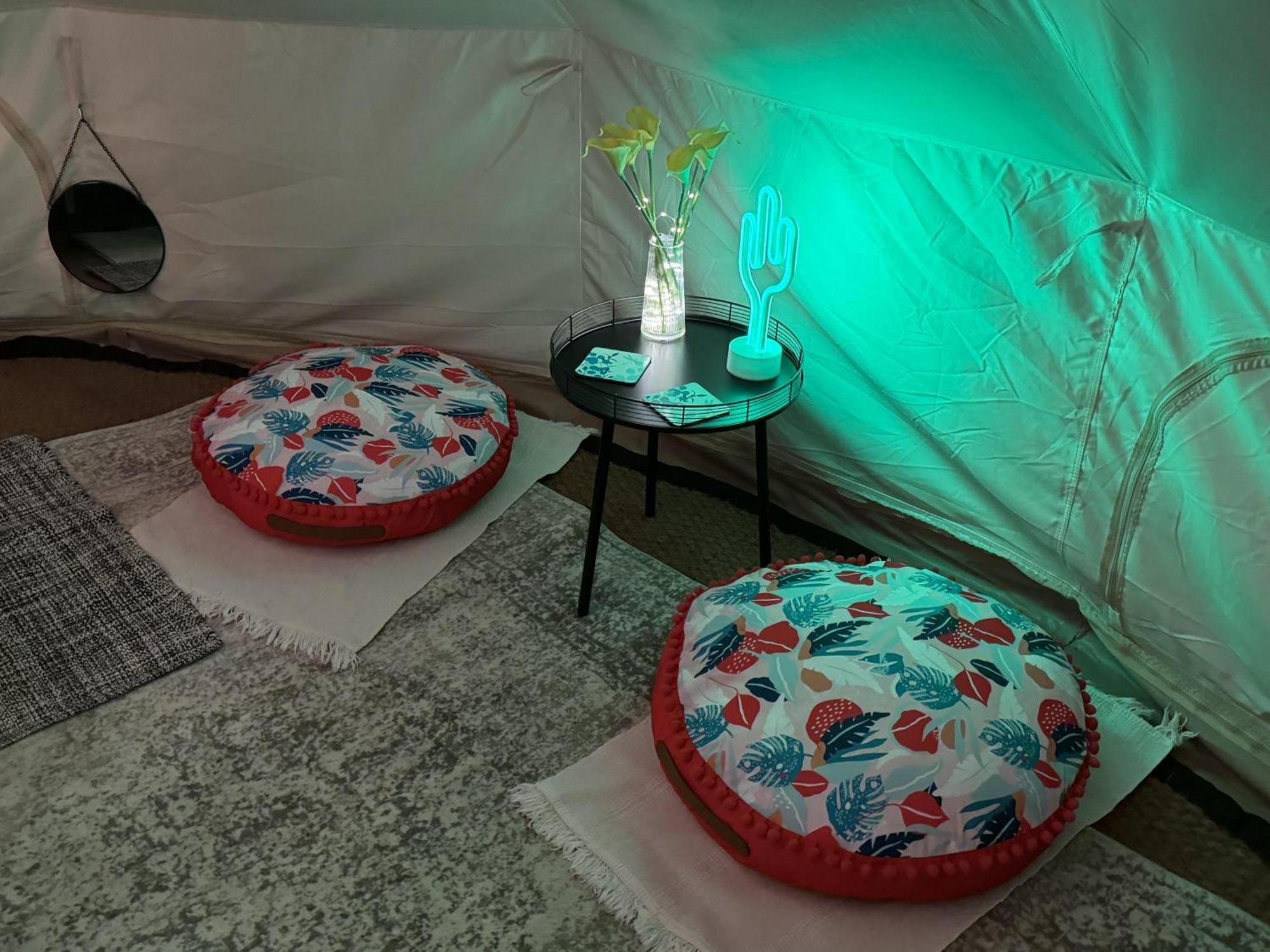 Spacious Bell Tent At Herigerbi Park Lincolnshire Villa แกรนแธม ภายนอก รูปภาพ
