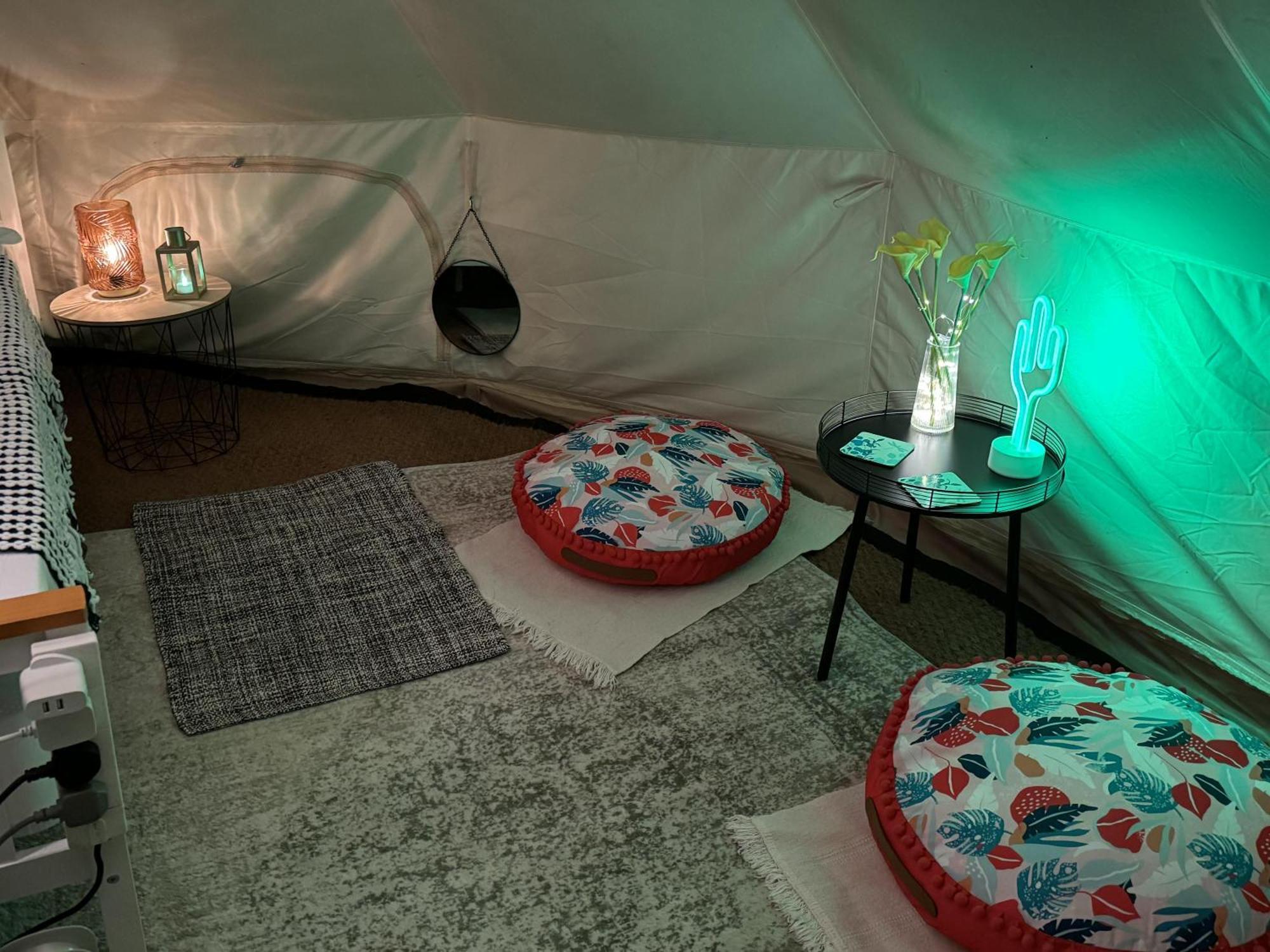Spacious Bell Tent At Herigerbi Park Lincolnshire Villa แกรนแธม ภายนอก รูปภาพ