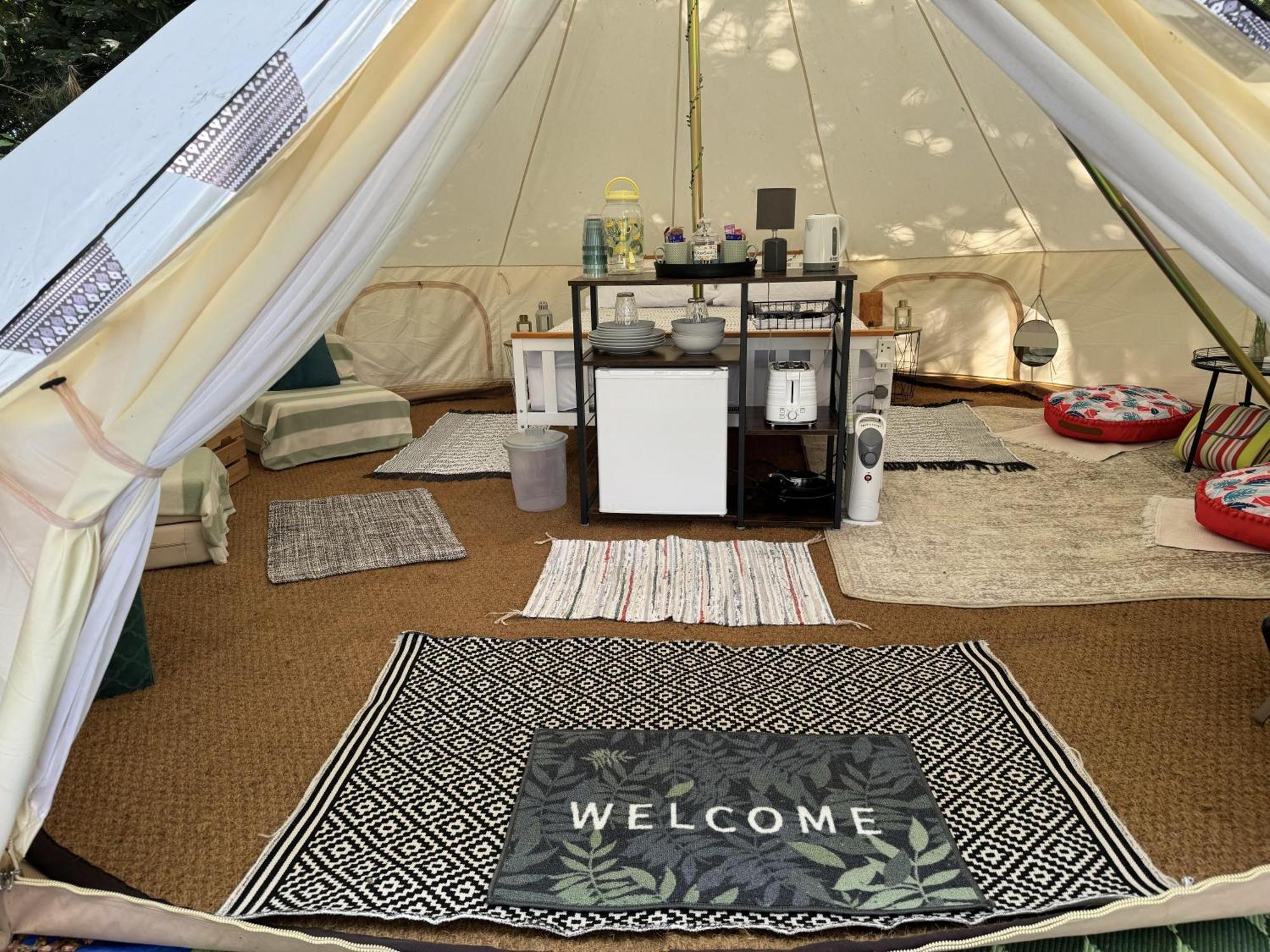 Spacious Bell Tent At Herigerbi Park Lincolnshire Villa แกรนแธม ภายนอก รูปภาพ